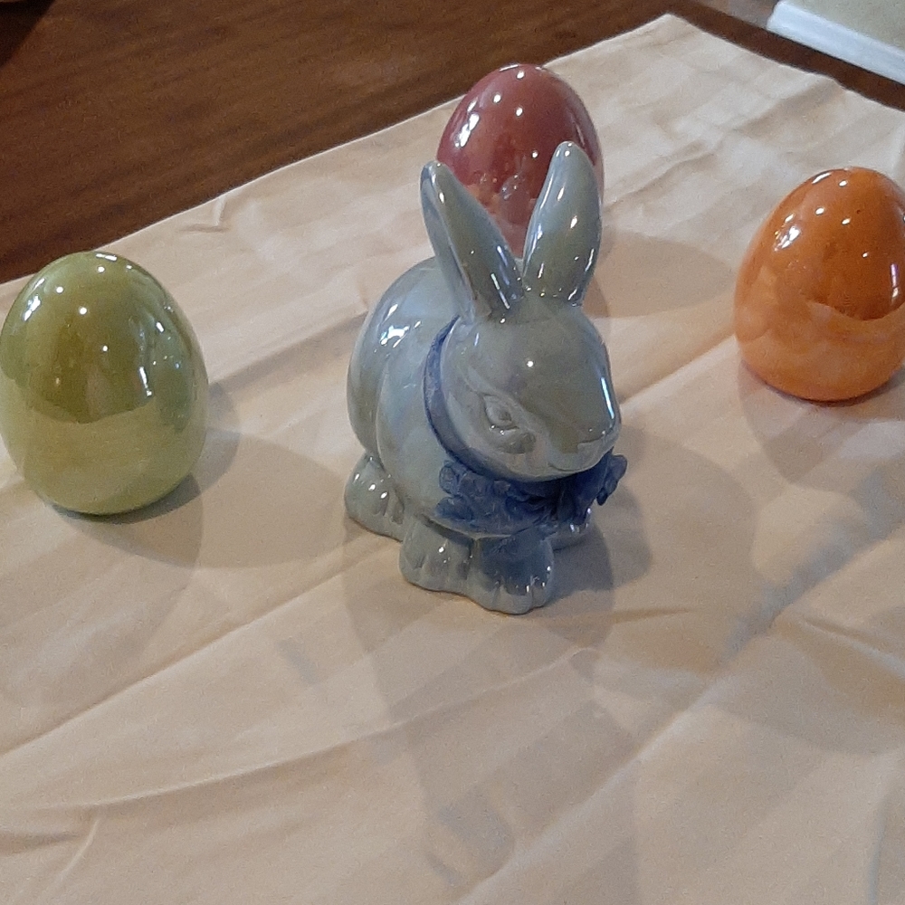 Ceramic Bunny with 3 Easter eggs.
